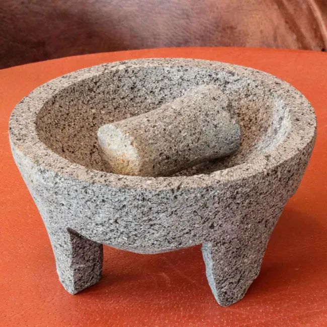 Mortier en pierre avec pilon ustensile de cuisine mexicain - Amadera Taille  12 cm x 20.5 cm de diamètre