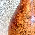 détail de patine rouge poterie terre cuite
