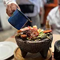 Mortier en pierre et son pilon pour cuisiner authentique molcajete mexicain